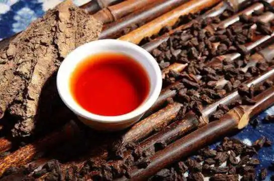 喝普洱茶出汗是怎么回事？