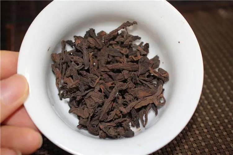 普洱茶的“樟香、棗香、糯香”等香味由什么決定？