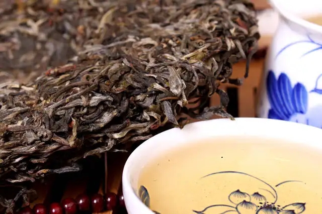 喝普洱茶，生茶和熟茶哪個(gè)更適合你？