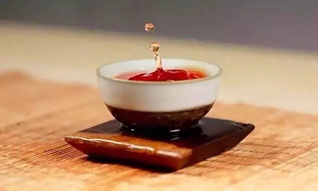 從時(shí)間維度來(lái)看，普洱茶的尷尬期并不可怕